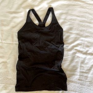 Lulu size 6 workout tank w/silver lined shelf bra